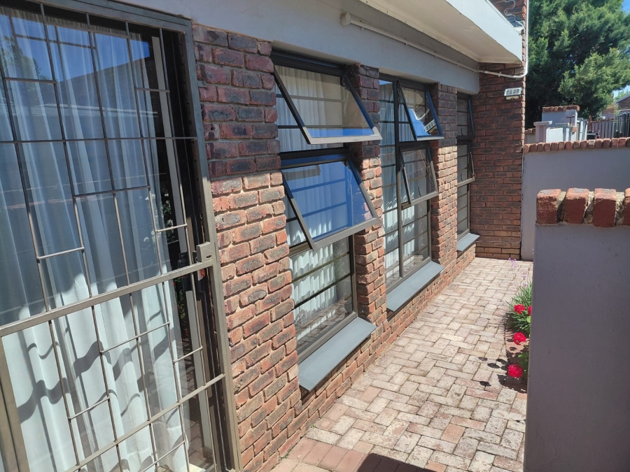 2 Bedroom Property for Sale in Pellissier Free State